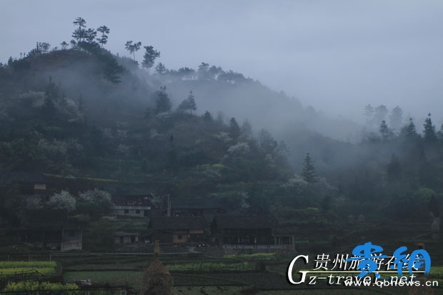 2011苗族姊妹節(jié) 走進施秉龍?zhí)粒▓D)