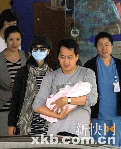 陳好低調(diào)產(chǎn)子出院 丈夫醫(yī)院接送婆婆家中相迎