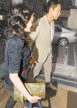 ��С�����_�^30�q���� ����Ůģй˽����(�D)