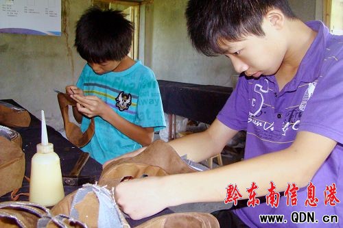 錦屏廣鑫鞋面廠為學生提供勤工儉學崗位
