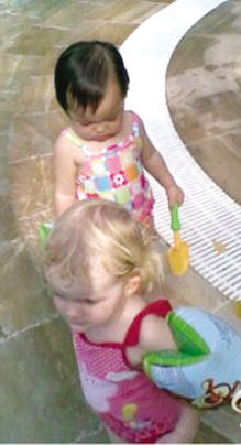 趙薇老公曝光愛女照片有