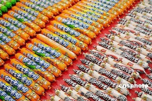 雙匯怪異問題頻發 生蛆長毛摻玻璃無奇不有