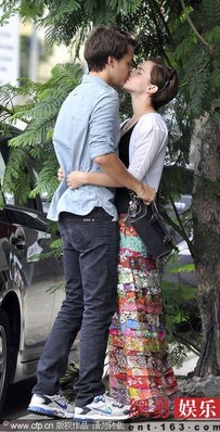 “赫敏”新戀情曝光 與男友洛杉磯約會