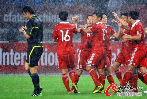 高洪波謝幕戰國足1-0牙買加 趙鵬頭球獻絕殺