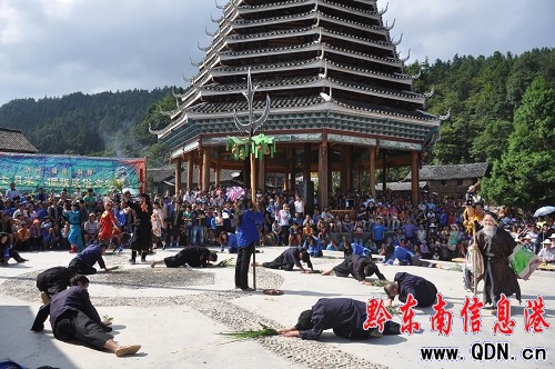 劍河洞腳村“七月半祭祖節”吸引近萬游客(圖)