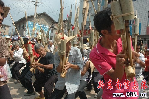 ��ƽ����կ�e�k�����Ӛg�c����D��