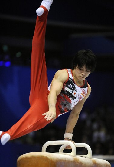 內(nèi)村航平豪取全能三連冠 滕海濱失誤僅列十八