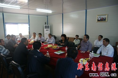 臺(tái)江縣委書記戚詠梅深入工業(yè)園區(qū)等地調(diào)研