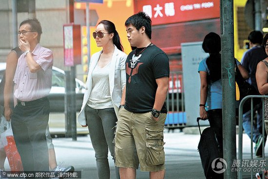 鐘鎮濤被控傷人明開庭 擲章小蕙胞妹手機惹禍