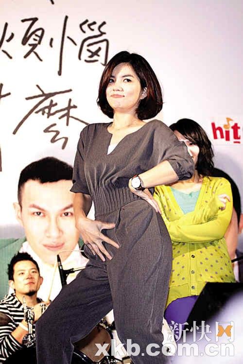 Ella�ق��������� ���S�Ƀ|�����_�����۳�