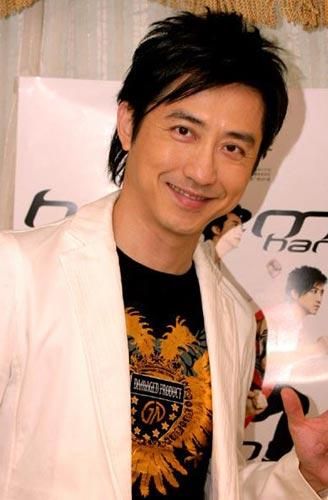 庾澄慶被曝是“零食控” 自稱生活中偏安靜多些