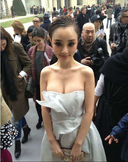 李小璐爆乳裝亮相Dior秀場 被錯認范冰冰(圖)
