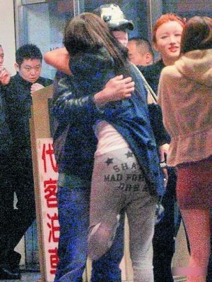 ����Ů�����M���ٴα���͵�� �c����ҹ�����g