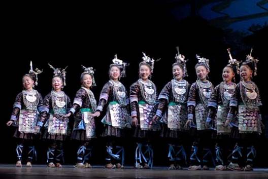 侗族大歌《巖洞之歌》 帶著琵琶出走貴州(圖)