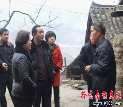 省民政廳副廳長甑燕馳到岑松鎮檢查指導工作