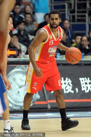 前新疆后場悍將重返NBA 加盟馬刺成帕克備胎