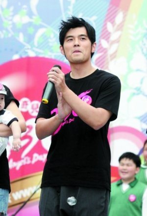 周杰倫被指已向昆凌求婚 被問緋聞遲疑否認