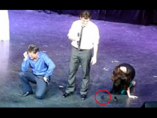 52歲女歌手演唱會意外出糗 爆笑致小便失禁(圖)