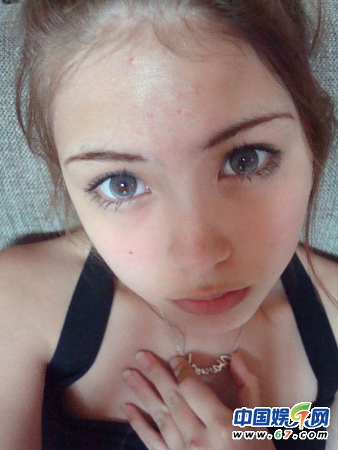 周杰倫三不政策封鎖女友 昆凌自拍私照滿臉痘