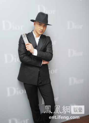 何晟銘昆明代言 祝福楊冪 談與吳奇隆緣份