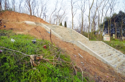 ��Ĺ�^��ð��һ��Ҏģ��С����Ĺ���D���ѽ��ɵ�ˮ���_�A�� ����l �z