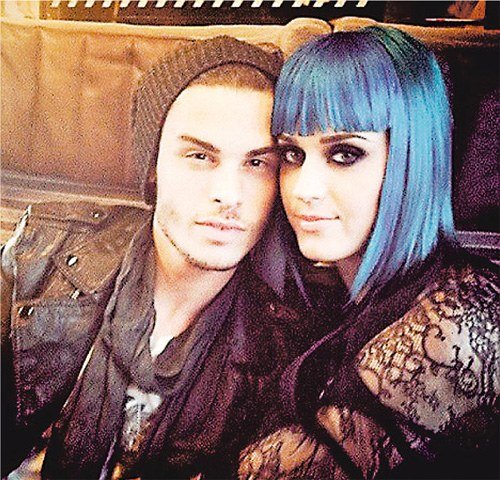 凱蒂·佩里與男模關(guān)系火熱 貼面曖昧照曝光(圖)