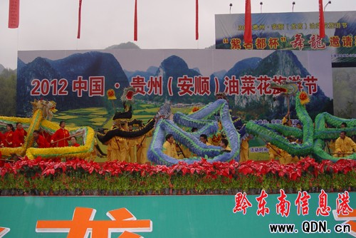 錦屏隆里“花臉龍”赴貴州省安順市舞龍表演