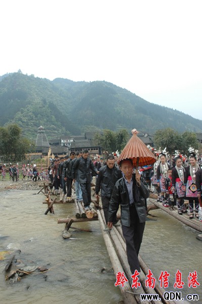 ��ƽ��կ����ˤ�ӹ� ����8�f�����οͣ��D��