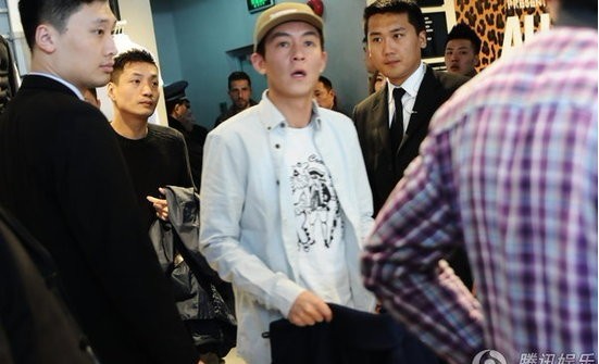 ꐹ�ϣ�c���ѹ�� ��Ů�۽z����H������