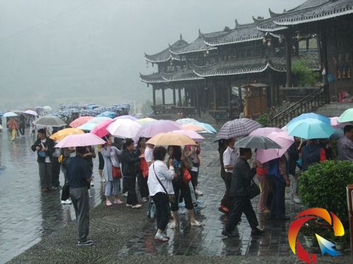 �D���ο͓�����������M�뾰�^