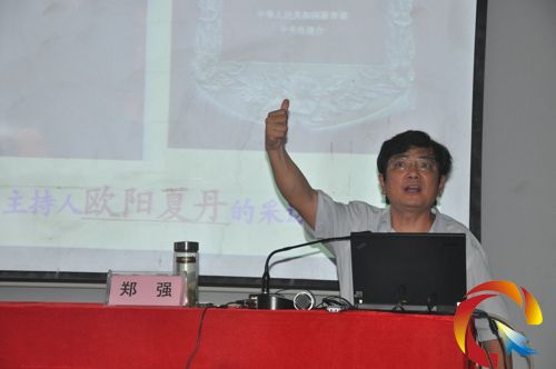 鄭強校長在激情演說