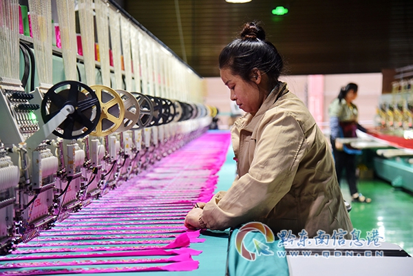 2024��5��8�գ��F��ʡ�Ľ��h������^�׵ط�ؚ���w�����c��Ӣ���C�ӹ��S��ؚ܇�g����wȺ���ڲü��C����