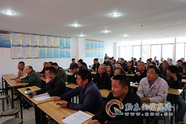 民警在出租車公司開展活動(dòng)場(chǎng)景