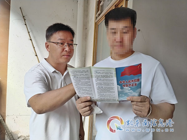 革一司法所通過實地走訪矯正對象及其家屬,精準對象開展《社區矯正法》宣傳