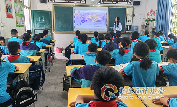 九潮鎮中心小學組織開展防溺水安全教育班會