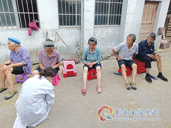 九潮鎮衛生院到各村開展免費體檢服務